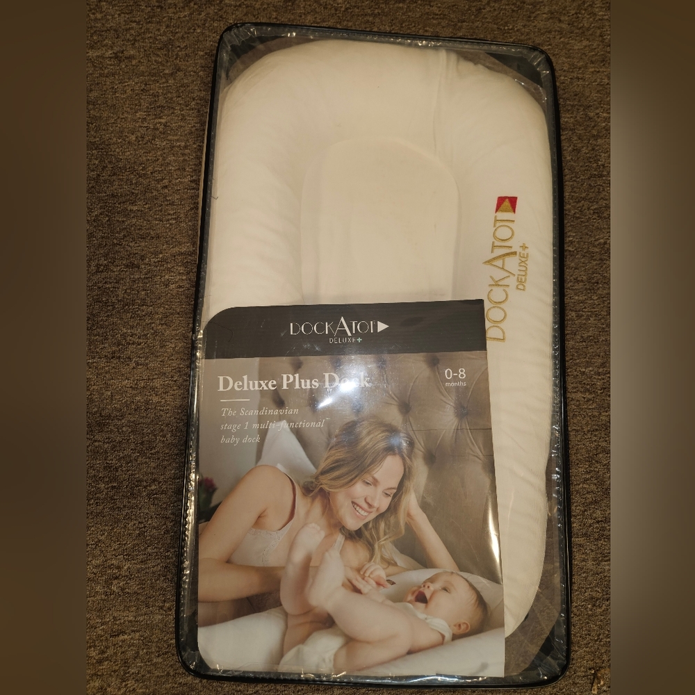 Gently used, dock a tot deluxe, white